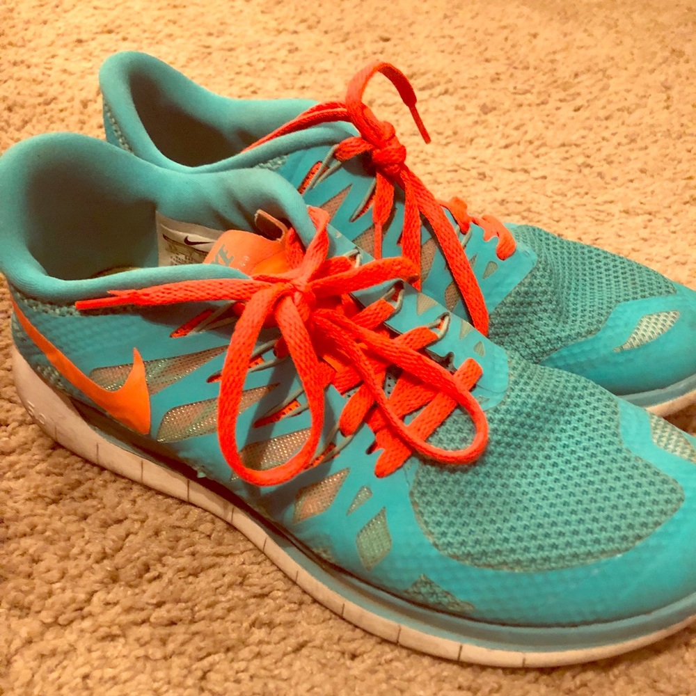 Nike Free Runs SIZE 9.5